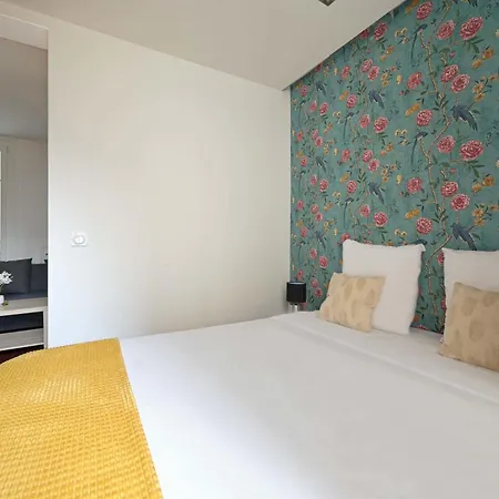 Small Studio Next To Invalides *