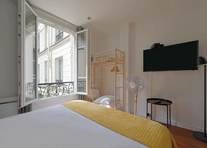 Small Studio Next To Invalides