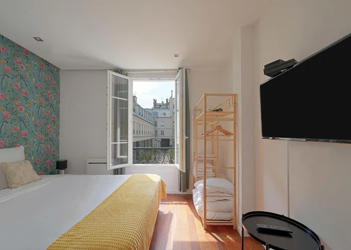 Small Studio Next To Invalides