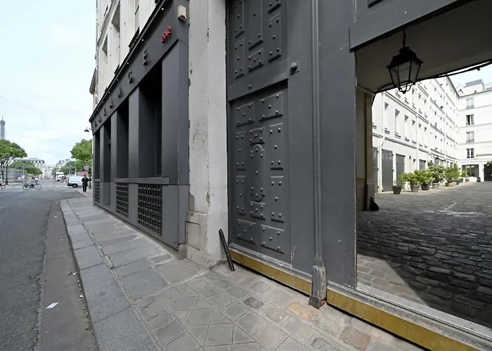 Small Studio Next To Invalides アパート